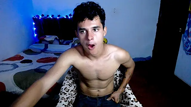 Snapshot of freddy_romas chatting on 09/19/25, 02:57 freddy romas online show from 09/19/25, 02:57