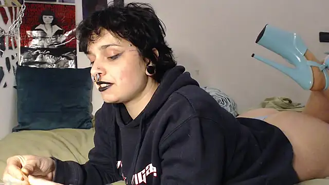 Snapshot of kinkyspirali chatting on 12/16/25, 07:30 kinkyspirali online show from 12/16/25, 07:30