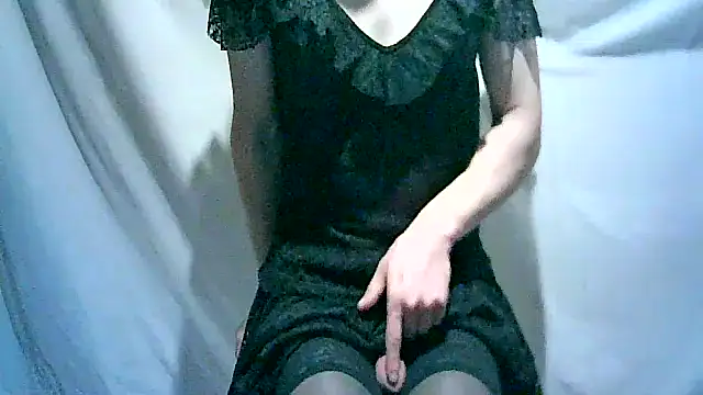 Snapshot of -your-bitch chatting on 12/18/24, 05:37 -your-bitch online show from 12/18/24, 05:37