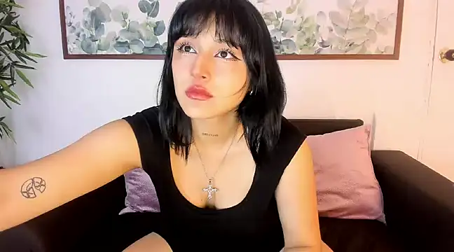 Snapshot of HiromiChan_ chatting on 12/12/24, 05:20 HiromiChan online show from 12/12/24, 05:20