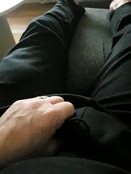 Snapshot of anderssonskuk chatting on 04/05/26, 08:33 anderssonskuk online show from 04/05/26, 08:33