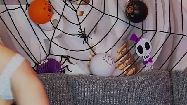 hailey peach online show from 10/30/25, 05:57