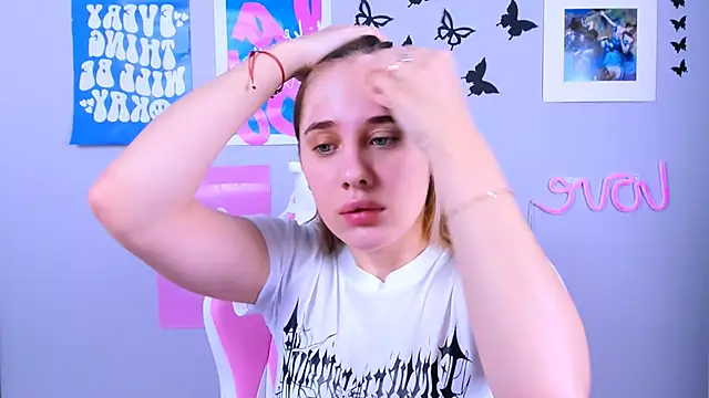 Snapshot of MiaMilas chatting on 12/10/24, 04:24 MiaMilas online show from 12/10/24, 04:24