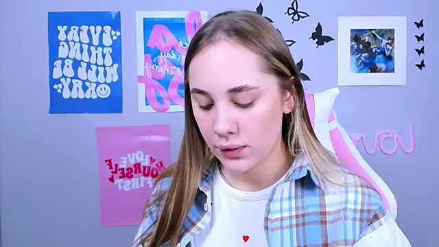 Snapshot of MiaMilas chatting on 12/16/24, 04:13 MiaMilas online show from 12/16/24, 04:13