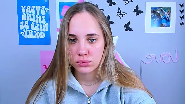 Snapshot of MiaMilas chatting on 12/20/24, 04:31 MiaMilas online show from 12/20/24, 04:31