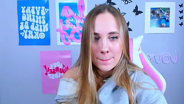 Snapshot of MiaMilas chatting on 12/20/24, 07:33 MiaMilas online show from 12/20/24, 07:33