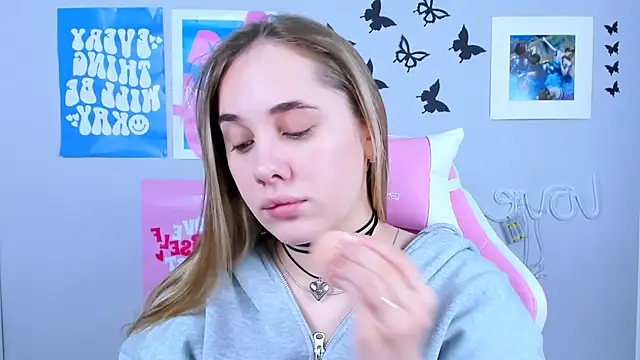 Snapshot of MiaMilas chatting on 01/06/25, 04:36 MiaMilas online show from 01/06/25, 04:36