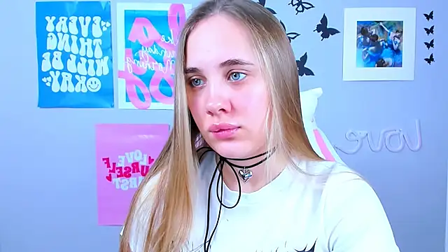 Snapshot of MiaMilas chatting on 01/09/25, 05:02 MiaMilas online show from 01/09/25, 05:02