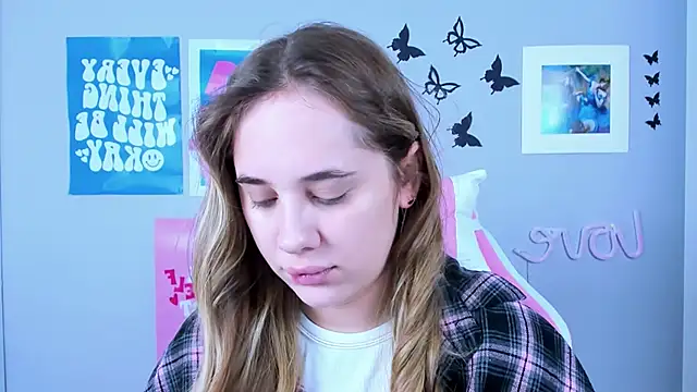 Snapshot of MiaMilas chatting on 02/04/25, 05:42 MiaMilas online show from 02/04/25, 05:42