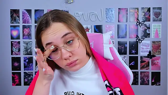 Snapshot of MiaMilas chatting on 02/08/25, 05:40 MiaMilas online show from 02/08/25, 05:40