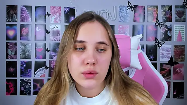 Snapshot of MiaMilas chatting on 02/10/25, 04:14 MiaMilas online show from 02/10/25, 04:14