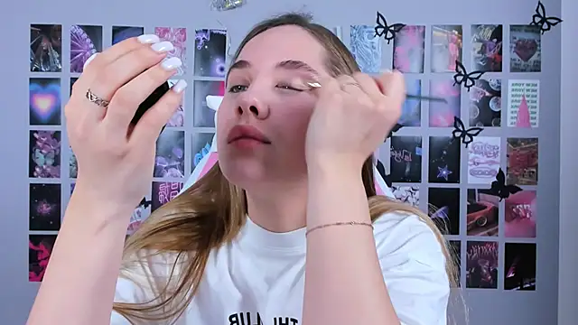 Snapshot of MiaMilas chatting on 02/11/25, 09:42 MiaMilas online show from 02/11/25, 09:42