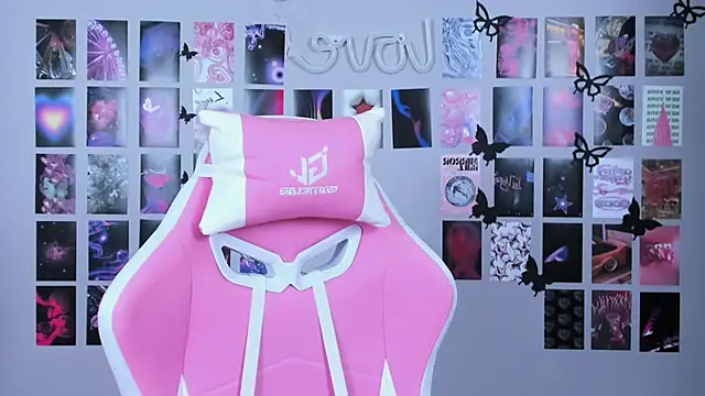 Snapshot of MiaMilas chatting on 02/12/25, 04:54 MiaMilas online show from 02/12/25, 04:54