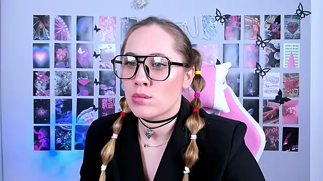 Snapshot of MiaMilas chatting on 03/04/25, 07:51 MiaMilas online show from 03/04/25, 07:51