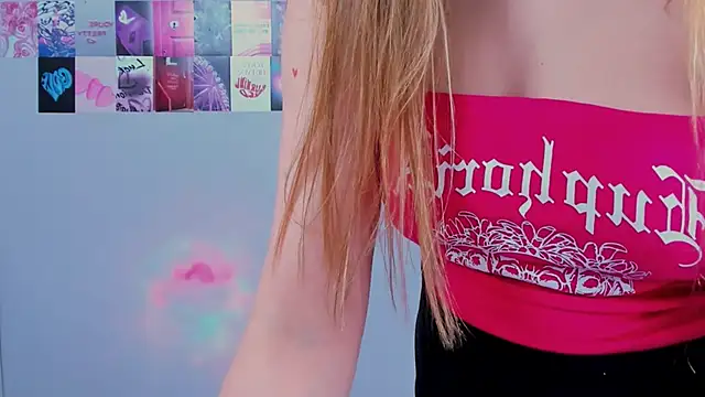 Snapshot of MiaMilas chatting on 03/10/25, 09:43 MiaMilas online show from 03/10/25, 09:43