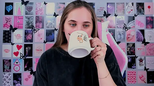 Snapshot of MiaMilas chatting on 03/11/25, 06:10 MiaMilas online show from 03/11/25, 06:10