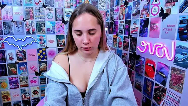 Snapshot of MiaMilas chatting on 10/08/25, 07:22 MiaMilas online show from 10/08/25, 07:22