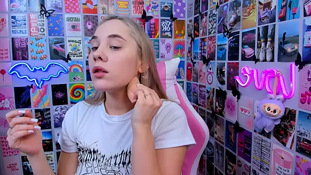 MiaMilas online show from 12/19/25, 02:57