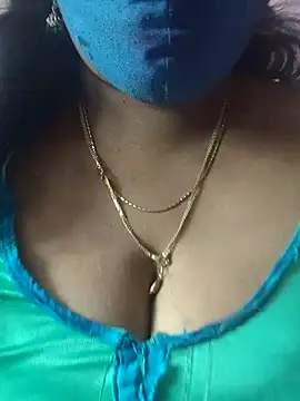 mallu-sumi online show from 10/31/25, 02:56