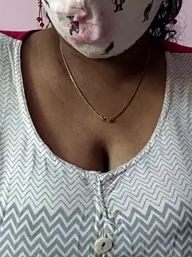 mallu-sumi online show from 11/19/25, 08:03