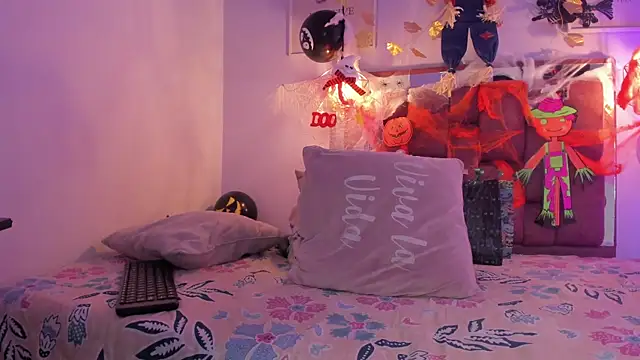 kristakinnky online show from 10/31/25, 01:23