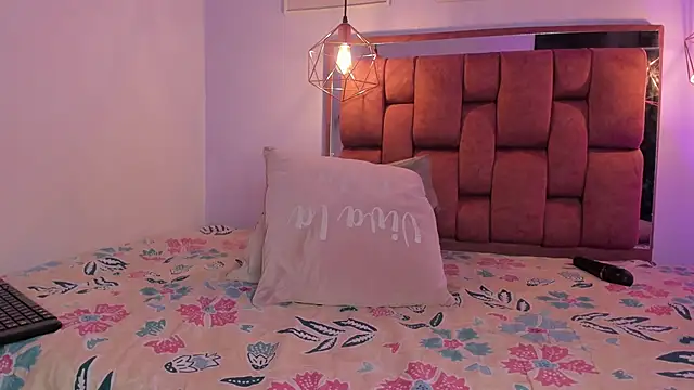 kristakinnky online show from 11/13/25, 03:00