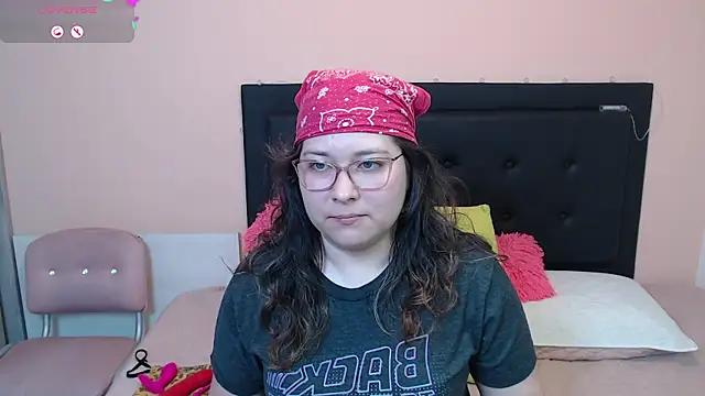 May Carlier online show from 02/11/25, 01:41