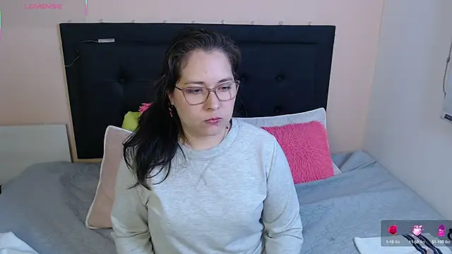 May Carlier online show from 09/16/25, 12:11