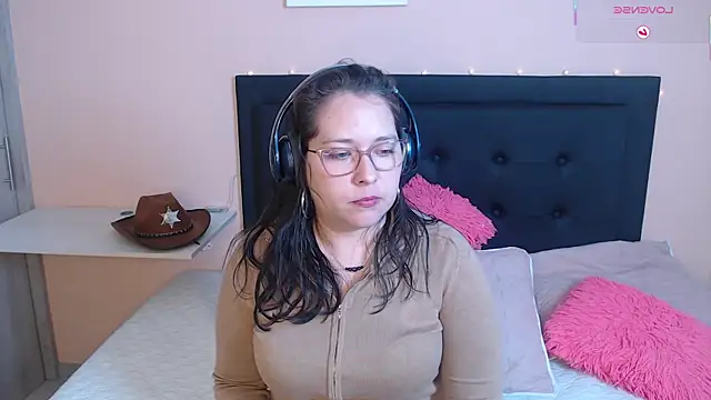 May Carlier online show from 10/04/25, 01:36