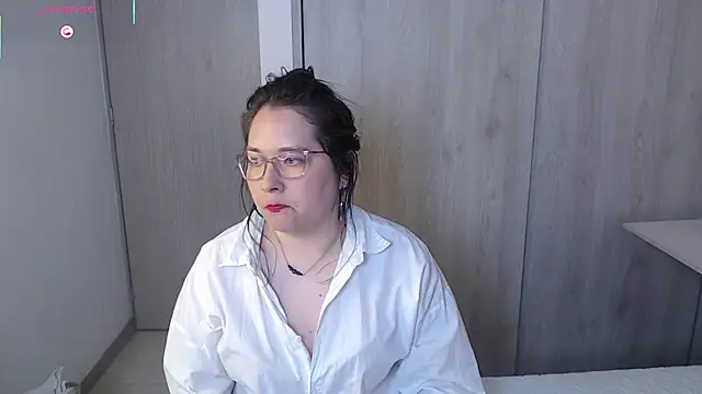 May Carlier online show from 10/05/25, 02:32