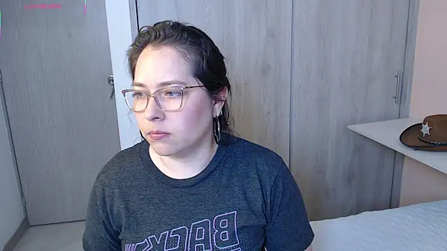 May Carlier online show from 10/20/25, 03:07