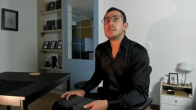 Snapshot of pablo-rincon95 chatting on 05/22/26, 12:11 pablo-rincon95 online show from 05/22/26, 12:11