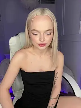 Snapshot of horny_blondiee chatting on 12/21/25, 03:19 horny blondiee online show from 12/21/25, 03:19