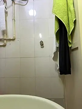 Snapshot of Hoskuw chatting on 12/12/24, 12:01 Hoskuw online show from 12/12/24, 12:01