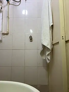 Snapshot of Hoskuw chatting on 01/24/25, 01:14 Hoskuw online show from 01/24/25, 01:14