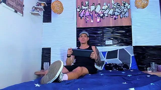 Friendsofeverything  online show from 11/01/25, 03:08