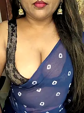 Snapshot of honey-sexy chatting on 10/22/25, 04:07 honey-sexy online show from 10/22/25, 04:07