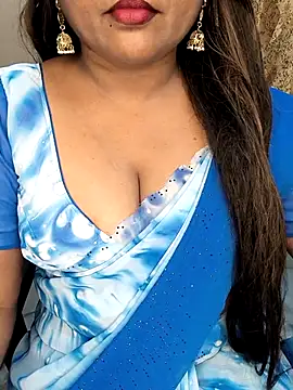 Snapshot of honey-sexy chatting on 10/26/25, 03:18 honey-sexy online show from 10/26/25, 03:18