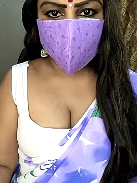 Snapshot of honey-sexy chatting on 11/07/25, 04:29 honey-sexy online show from 11/07/25, 04:29