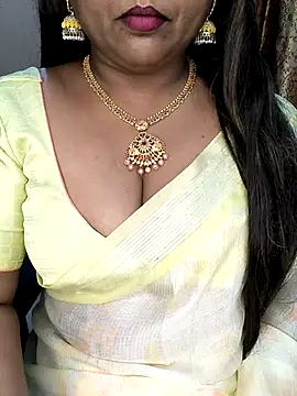 Snapshot of honey-sexy chatting on 11/28/25, 05:37 honey-sexy online show from 11/28/25, 05:37