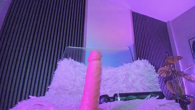 Snapshot of blondie_muller chatting on 03/18/25, 01:32 blondie muller online show from 03/18/25, 01:32