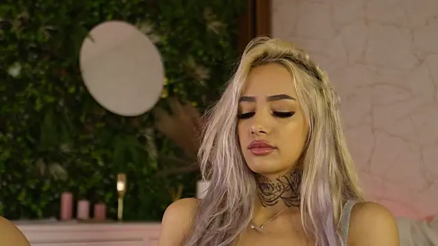 Snapshot of blondie_muller chatting on 09/12/25, 07:36 blondie muller online show from 09/12/25, 07:36