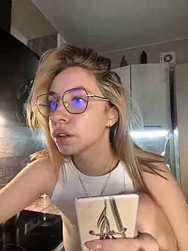 Kitty Katrine online show from 12/18/25, 02:45