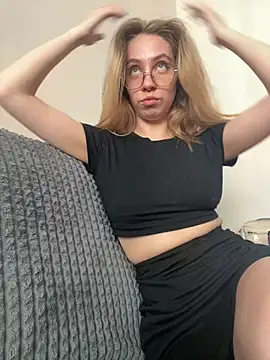 Snapshot of Kitty_Katrine chatting on 05/23/26, 12:20 Kitty Katrine online show from 05/23/26, 12:20