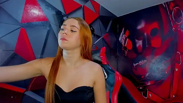 Snapshot of Hana_and_Zeta chatting on 12/18/25, 12:22 Hana and Zeta online show from 12/18/25, 12:22