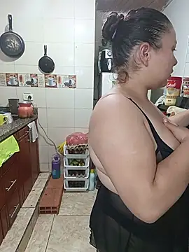 Snapshot of ZuriandAlex chatting on 11/21/25, 12:32 ZuriandAlex online show from 11/21/25, 12:32