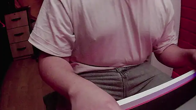 Snapshot of pisceslost chatting on 12/15/25, 11:58 pisceslost online show from 12/15/25, 11:58