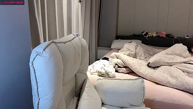 qiqi-666 online show from 03/21/25, 12:17