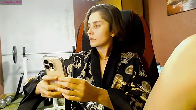 Snapshot of womanstrong78 chatting on 01/05/25, 06:24 womanstrong78 online show from 01/05/25, 06:24