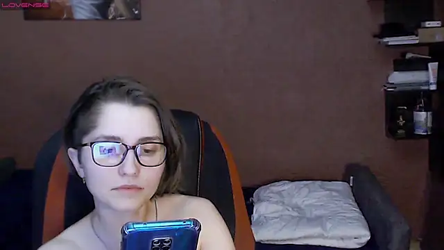 Snapshot of womanstrong78 chatting on 03/02/25, 06:51 womanstrong78 online show from 03/02/25, 06:51